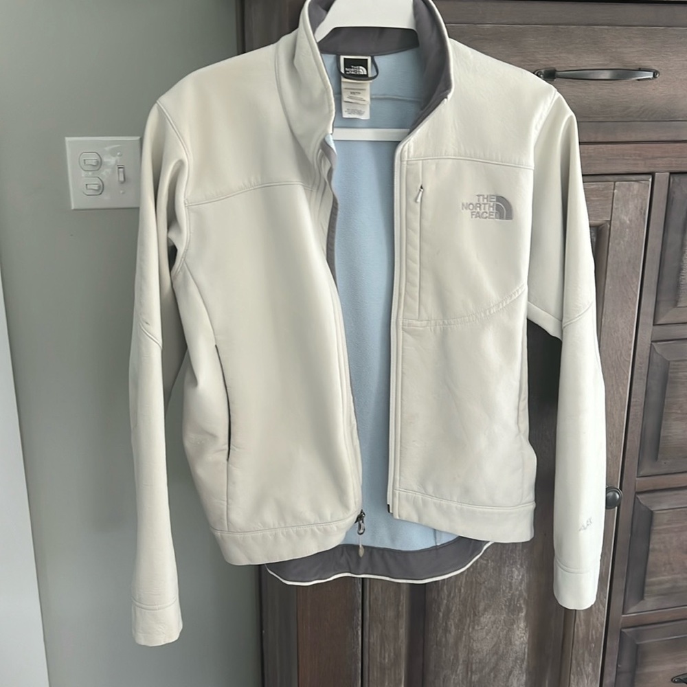 XS cream Northface medium weight jacket with light blue inside